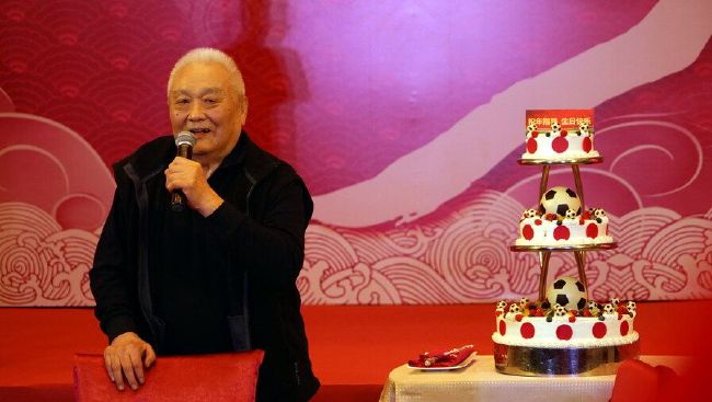 他扒开我内裤摸到流水